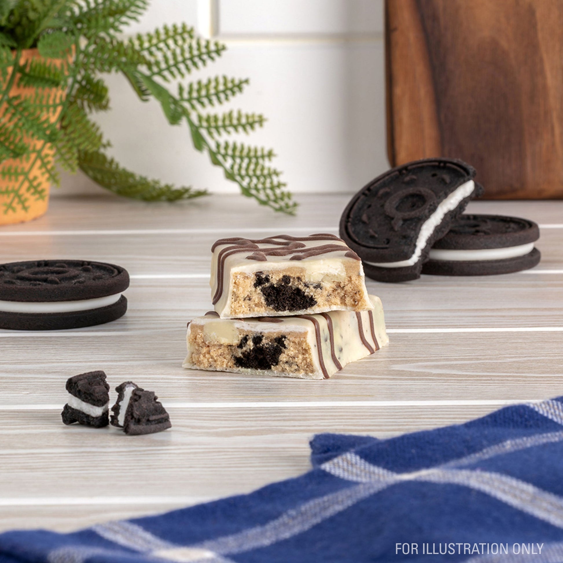 dipped-cookies-and-cream-protein-bars-n6 15807_QN_USA_ProteinBar_CAC_InterimAssetUpdate_Digital-Dipped-ProductCarouselSet_Tabletop1.jpg